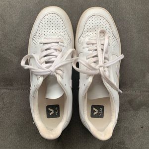 Veja V-10 sneakers